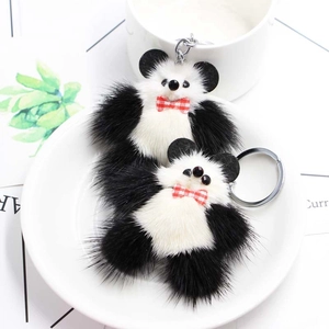 Porte-clés panda en peluche de deux tailles avec fourrure douce et nœuds à carreaux