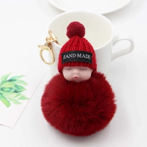 Porte-clés bébé endormi fait main avec pompon en peluche et bonnet rouge pour sac