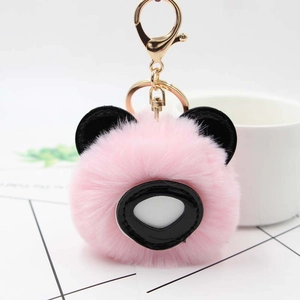 Porte-clés panda en peluche rose avec support AirTag et fermoir doré métallisé