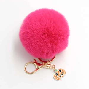 Porte-clés pompon rose vif avec fermoir doré et pendentif citrouille d'Halloween