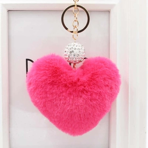 Portachiavi a cuore in peluche fucsia con strass bianchi e anello in metallo oro