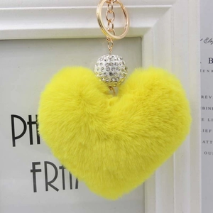 Portachiavi a cuore in peluche giallo con perla di diamante e chiusura a molla dorata