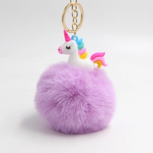 Portachiavi con unicorno di peluche con pompon viola e dettagli colorati in finitura oro