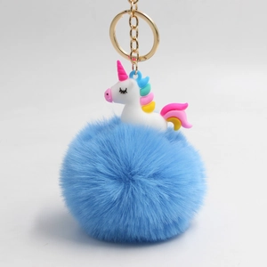 Portachiavi unicorno in pelliccia blu reale con criniera colorata e anello d'oro