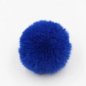 Portachiavi con pompon in ecopelliccia blu scuro per borse e decorazione di vestiti
