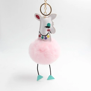 Porte-clés alpaga en peluche rose avec tête en similicuir et anneau doré
