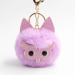 Porte-clés chouette en fausse fourrure lavande avec oreilles pailletées et fermoir doré