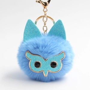 Porte-clés hibou en fausse fourrure bleu clair avec oreilles pailletées et crochet doré