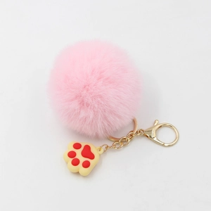 Porte-clés pompon rose en fausse fourrure avec pendentif patte et fermoir doré
