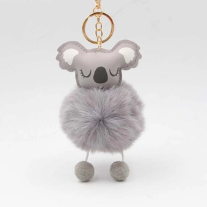 Süßer grauer Koala-Plüsch-Schlüsselanhänger mit Ledergesicht und flauschigem Fellknäuel