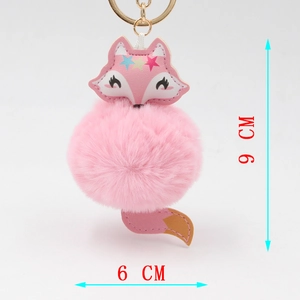 Porte-clés renard en peluche rose avec fermoir doré et dimensions de 9cm sur 6cm