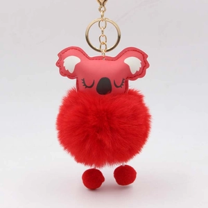 Roter Koala-Plüsch-Pompon-Schlüsselanhänger mit Goldring und weichem Kunstfell-Anhänger
