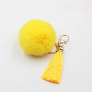 Porte-clés boule en peluche jaune vif avec de avec de longues glands et fermoir doré