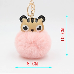 Dimensions détaillées du porte-clés tigre en peluche avec pompon rose et anneau doré