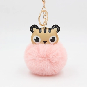 Porte-clés tigre mignon en simili cuir avec pompon rose duveteux et anneau doré