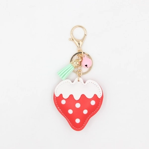 Porte-clés fraise en cuir PU avec pompon vert, clochette rose et clip en métal doré
