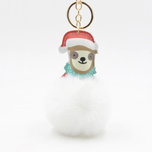 Detail von Weihnachts-Faultier-Schlüsselanhänger mit weißem Pelzball und Goldring