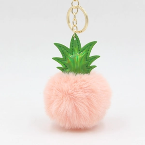 Kreativer rosa Ananas Plüsch Schlüsselanhänger mit grünem Kunstlederblatt und goldenem Ring