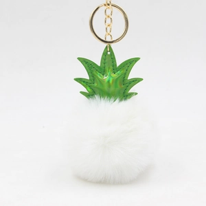 Kreativer weißer Kunstpelz Ananas Schlüsselanhänger mit grünen Blättern und Goldring