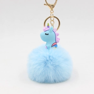 Porte-clés licorne en peluche avec pompon bleu clair et anneau doré pour sac
