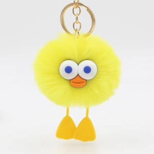Porte-clés canard en peluche jaune avec de grands yeux et un anneau en métal doré brillant