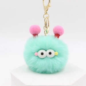 Simpatico portachiavi mostro peluche verde menta con pompon rosa e anello in metallo oro