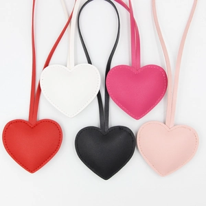 Cartoon Heart Shaped PU Leather Keychain Minimalist Stitching Design Hand Strap Bag Pendant For Women Car Accessory Gift