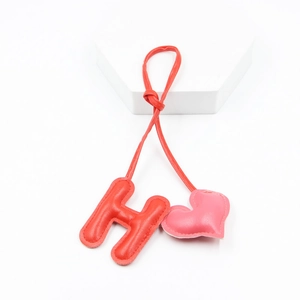 Cute red PU leather H-letter and heart keychain pendant for bags and car decor