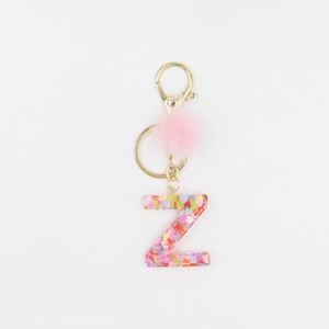 Porte-clés lettre Z en résine pailletée avec pompon rose et mousqueton doré brillant