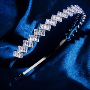 Elegant silver headband with rectangular zircons in a staggered setting for parties
