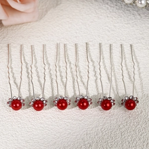 Détail de 6 épingles à cheveux de mariée en U avec perles rouges et accents de cristal