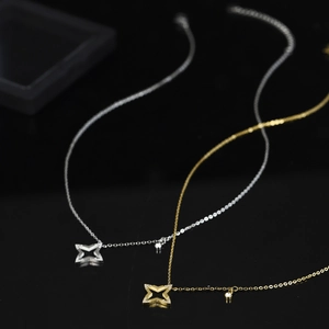 Elegante Sternanhänger-Halskette in Gold und Silber mit Zirkonia-Einlagen
