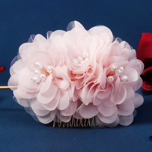 Peigne à cheveux fleur rose avec perles blanches et tulle pour coiffure de mariée