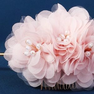 Détails du peigne à cheveux fleur rose avec perles délicates et fil doré