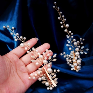 Lot de barrettes à cheveux faites main en perles et cristaux sur satin bleu foncé