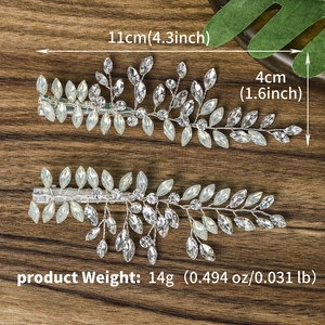 Détail de pinces à cheveux en cristal en forme de feuille avec tressage argenté et dimensions
