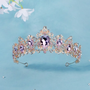 Elegante tiara da principessa in oro rosa con gemma viola e strass rosa