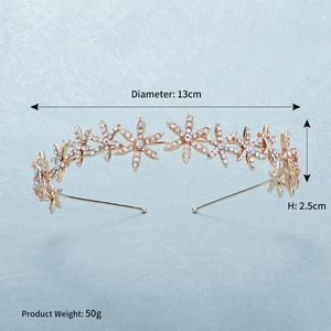Dettaglio della tiara da sposa dorata con diametro di 13cm e altezza di 2,5cm