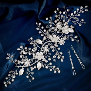 Set accessori capelli sposa con fiori, perle e strass su seta blu scuro
