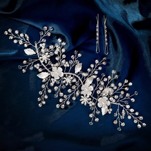 Dettaglio fascia per capelli da sposa con perle e strass su seta blu scuro lussuosa
