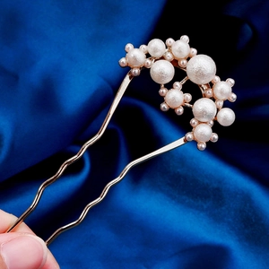 Elegant U-shaped gold alloy hair pin with lustrous pearls for Chinese bridal hairstyles