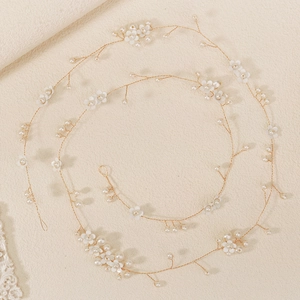Bandeau de mariée fait main avec fil doré, fleurs blanches et perles d'imitation