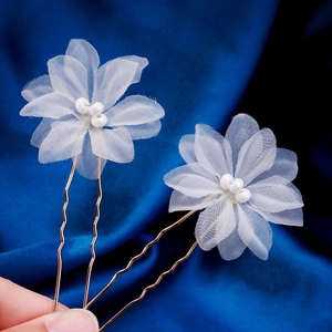 Élégant lot de deux épingles à cheveux fleurs en résille blanche avec perles et clips dorés