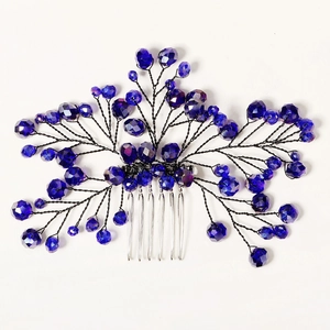 Détails du peigne à cheveux artisanal en cristal bleu et fils noirs pour coiffure de mariée