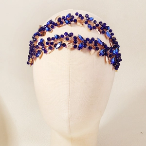 Détails du peigne de mariée avec perles en cristal bleu roi et feuilles en métal doré