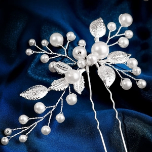 Set d'épingles à cheveux de mariée avec feuilles argentées et perles sur soie bleue