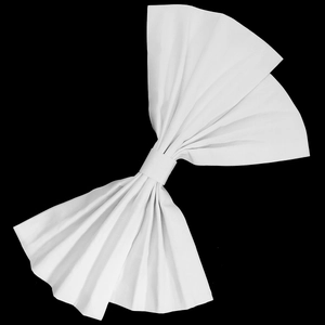 Gran lazo de tela blanca con textura plisada para decoración de vestido de novia