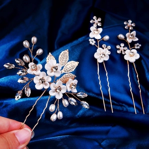 Lot de 3 épingles à cheveux de mariée avec fleurs en argile blanche, feuilles d'or et perles