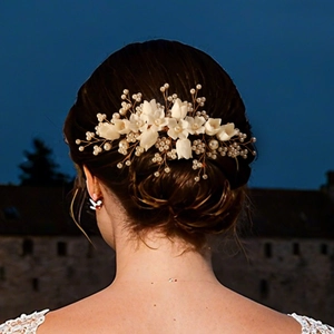 Peigne à cheveux de mariée avec fleurs en résine et perles pour coiffures de mariage