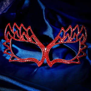 Luxury Masquerade Mask For Women Rhinestone Eye Mask Mysterious Wing Shaped Halloween Party Costume Jewelry Accessories